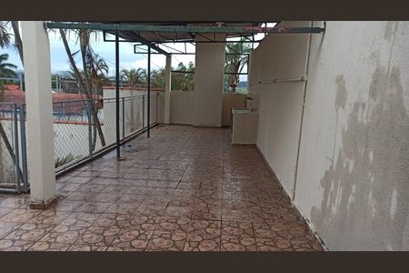 Casa à venda com 400m², 4 quartos e 4 vagas Casa à venda com 400m², 4 quartos e 4 vagasÁrea externa
