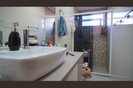 Banheiro  de apartamento à venda com 1 quarto, 59m² em Passo D’areia, Porto Alegre