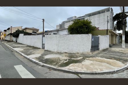 Casa à venda com 90m², 2 quartos e 5 vagas Casa à venda com 90m², 2 quartos e 5 vagasFachada + Placa