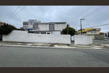 Casa à venda com 90m², 2 quartos e 5 vagas Casa à venda com 90m², 2 quartos e 5 vagasFachada + Placa