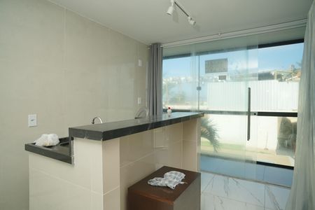 Cozinha de apartamento para alugar com 1 quarto, 27m² em Itaipuaçu, Maricá