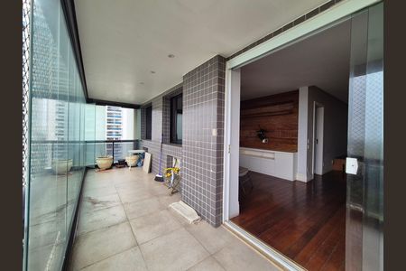 Apartamento à venda com 112m², 2 quartos e 3 vagas