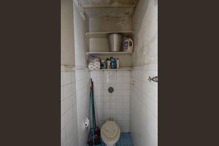 Apartamento à venda com 122m², 3 quartos e sem vaga Apartamento à venda com 122m², 3 quartos e sem vagaBanheiro de Serviço