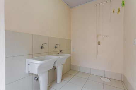 Casa para alugar com 250m², 4 quartos e 2 vagas Casa para alugar com 250m², 4 quartos e 2 vagasCozinha e Área de Serviço