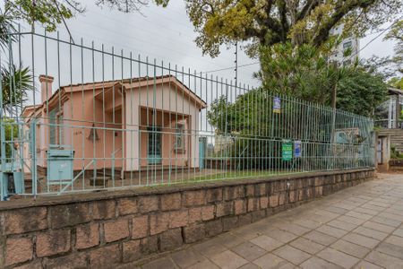 Casa para alugar com 250m², 4 quartos e 2 vagas Casa para alugar com 250m², 4 quartos e 2 vagasFachada