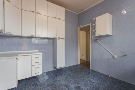 Casa para alugar com 250m², 4 quartos e 2 vagas Casa para alugar com 250m², 4 quartos e 2 vagasCozinha e Área de Serviço