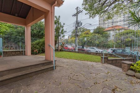 Casa para alugar com 250m², 4 quartos e 2 vagas Casa para alugar com 250m², 4 quartos e 2 vagasQuintal