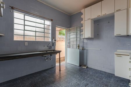 Casa para alugar com 250m², 4 quartos e 2 vagas Casa para alugar com 250m², 4 quartos e 2 vagasCozinha e Área de Serviço