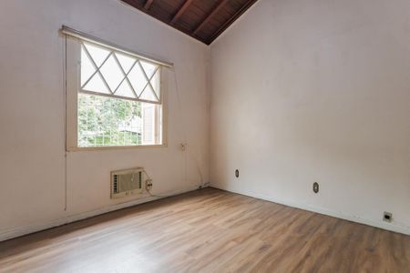 Casa para alugar com 250m², 4 quartos e 2 vagas Casa para alugar com 250m², 4 quartos e 2 vagasQuarto