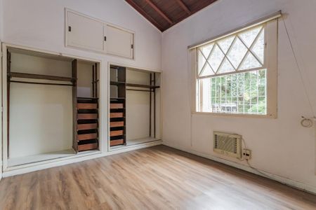 Casa para alugar com 250m², 4 quartos e 2 vagas Casa para alugar com 250m², 4 quartos e 2 vagasQuarto