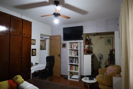 Casa à venda com 268m², 4 quartos e 2 vagasQuarto