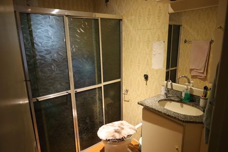 Casa à venda com 268m², 4 quartos e 2 vagasBanheiro social
