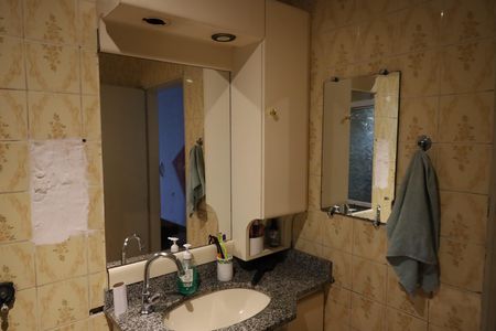 Banheiro social de casa à venda com 4 quartos, 268m² em Jardim Ana Lucia, São Paulo