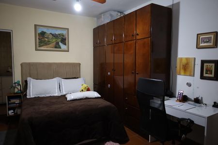 Casa à venda com 268m², 4 quartos e 2 vagasSuíte