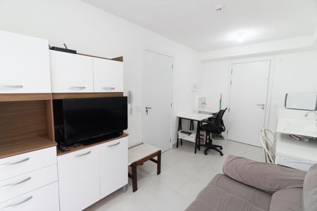 Sala/Cozinha de apartamento à venda com 1 quarto, 30m² em Jardim Itacolomi, São Paulo