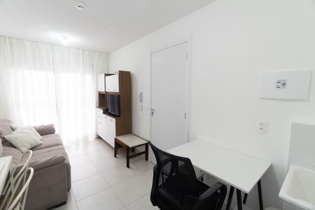 Sala/Cozinha de apartamento à venda com 1 quarto, 30m² em Jardim Itacolomi, São Paulo