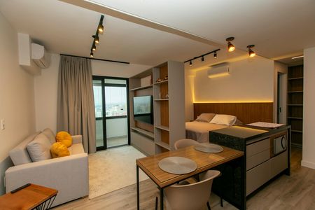 SALA de kitnet/studio para alugar com 1 quarto, 44m² em Centro, Campinas