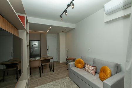 SALA de kitnet/studio para alugar com 1 quarto, 44m² em Centro, Campinas