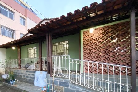 Casa para alugar com 100m², 3 quartos e 1 vaga Casa para alugar com 100m², 3 quartos e 1 vagaVaranda