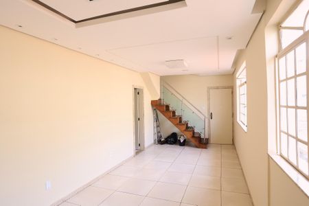 Apartamento para alugar com 207m², 3 quartos e 2 vagas Apartamento para alugar com 207m², 3 quartos e 2 vagasSala