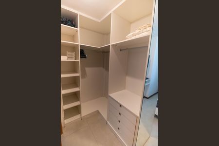 Apartamento para alugar com 55m², 1 quarto e 1 vaga Apartamento para alugar com 55m², 1 quarto e 1 vagaCloset da suíte