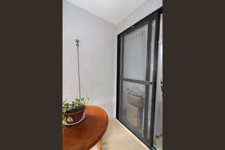 Apartamento à venda com 75m², 3 quartos e 1 vaga Apartamento à venda com 75m², 3 quartos e 1 vagaVaranda