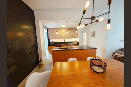 Apartamento à venda com 107m², 2 quartos e 1 vaga
