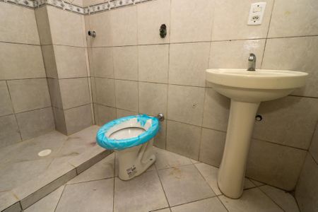 Banheiro de kitnet/studio para alugar com 1 quarto, 45m² em Centro Histórico, Porto Alegre