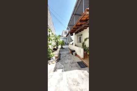 Casa à venda com 186m², 2 quartos e 2 vagas Casa à venda com 186m², 2 quartos e 2 vagasÁrea externa