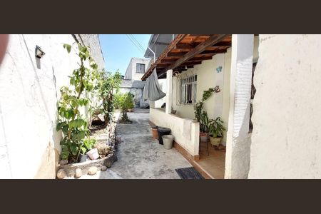 Casa à venda com 186m², 2 quartos e 2 vagas Casa à venda com 186m², 2 quartos e 2 vagasÁrea externa