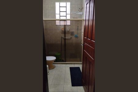 Casa à venda com 186m², 2 quartos e 2 vagas Casa à venda com 186m², 2 quartos e 2 vagasBanheiro