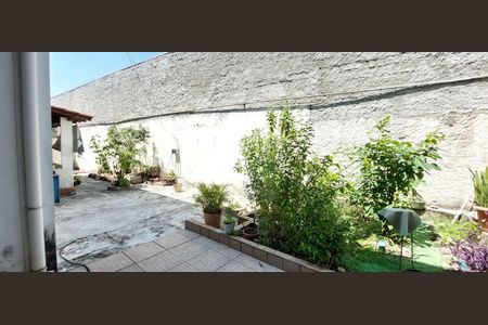 Casa à venda com 186m², 2 quartos e 2 vagas Casa à venda com 186m², 2 quartos e 2 vagasÁrea externa