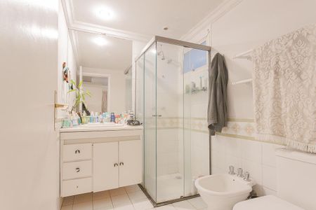 Apartamento à venda com 90m², 2 quartos e 1 vaga Apartamento à venda com 90m², 2 quartos e 1 vagaBanheiro da Suíte