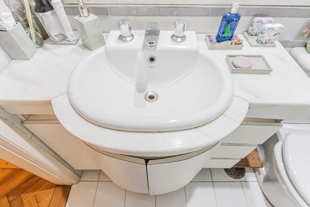 Apartamento à venda com 90m², 2 quartos e 1 vaga Apartamento à venda com 90m², 2 quartos e 1 vagaBanheiro