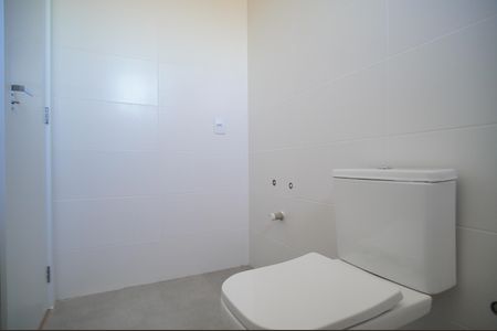 Apartamento à venda com 73m², 2 quartos e 2 vagasBanheiro da Suíte