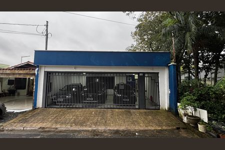 Fachada de casa à venda com 2 quartos, 240m² em Vila Sao Joao, Santo André