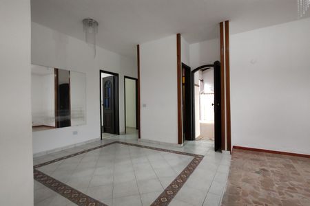 Casa para alugar com 236m², 3 quartos e 3 vagas Casa para alugar com 236m², 3 quartos e 3 vagasSala