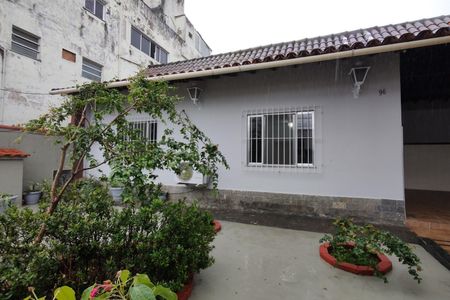 Casa para alugar com 236m², 3 quartos e 3 vagas Casa para alugar com 236m², 3 quartos e 3 vagasFachada