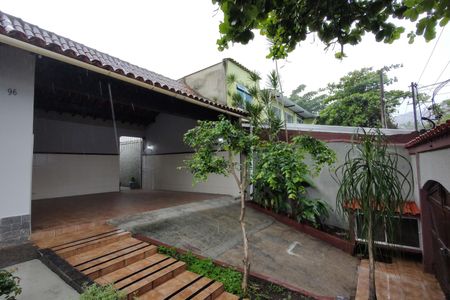 Casa para alugar com 236m², 3 quartos e 3 vagas Casa para alugar com 236m², 3 quartos e 3 vagasFachada