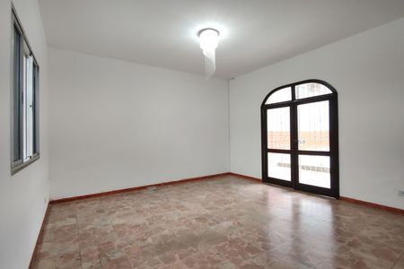 Casa para alugar com 236m², 3 quartos e 3 vagas Casa para alugar com 236m², 3 quartos e 3 vagasSala