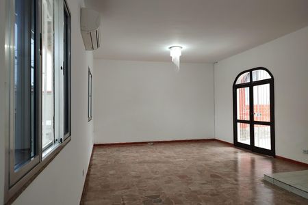 Casa para alugar com 236m², 3 quartos e 3 vagas Casa para alugar com 236m², 3 quartos e 3 vagasSala