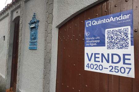 Casa para alugar com 236m², 3 quartos e 3 vagas Casa para alugar com 236m², 3 quartos e 3 vagasFachada