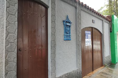 Casa para alugar com 236m², 3 quartos e 3 vagas Casa para alugar com 236m², 3 quartos e 3 vagasFachada