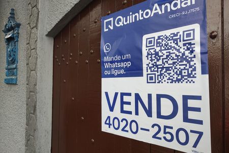 Casa para alugar com 236m², 3 quartos e 3 vagas Casa para alugar com 236m², 3 quartos e 3 vagasFachada