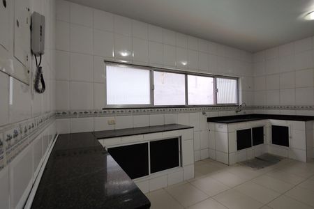 Casa para alugar com 236m², 3 quartos e 3 vagas Casa para alugar com 236m², 3 quartos e 3 vagasCozinha