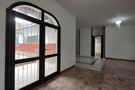 Casa para alugar com 236m², 3 quartos e 3 vagas Casa para alugar com 236m², 3 quartos e 3 vagasSala