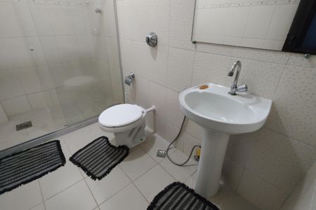 Casa para alugar com 236m², 3 quartos e 3 vagas Casa para alugar com 236m², 3 quartos e 3 vagasBanheiro Social