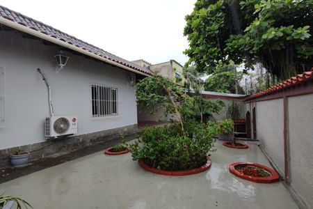 Casa para alugar com 236m², 3 quartos e 3 vagas Casa para alugar com 236m², 3 quartos e 3 vagasFachada