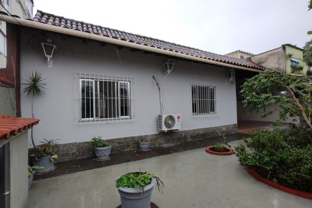 Casa para alugar com 236m², 3 quartos e 3 vagas Casa para alugar com 236m², 3 quartos e 3 vagasFachada