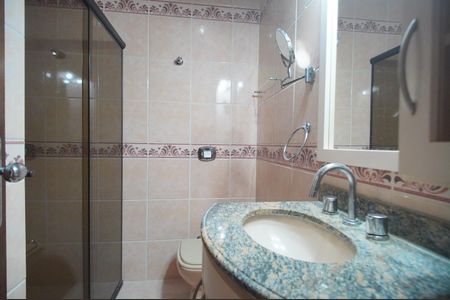 Casa de condomínio para alugar com 165m², 3 quartos e 4 vagasBanheiro da Suíte